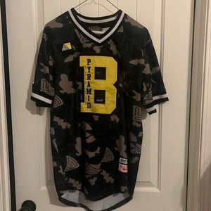 Black pyramid jersey